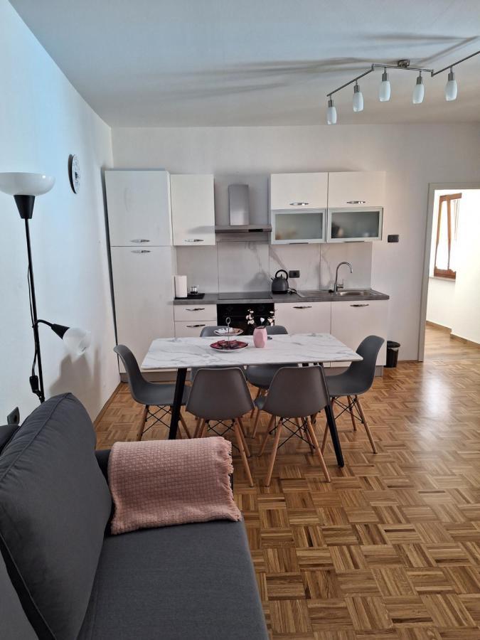 Apartment Kp With Parking Koper Buitenkant foto